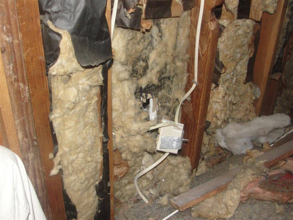 Poorly insulated knee wall Poorly insulated knee wall