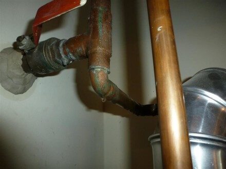Condensate at water pipes