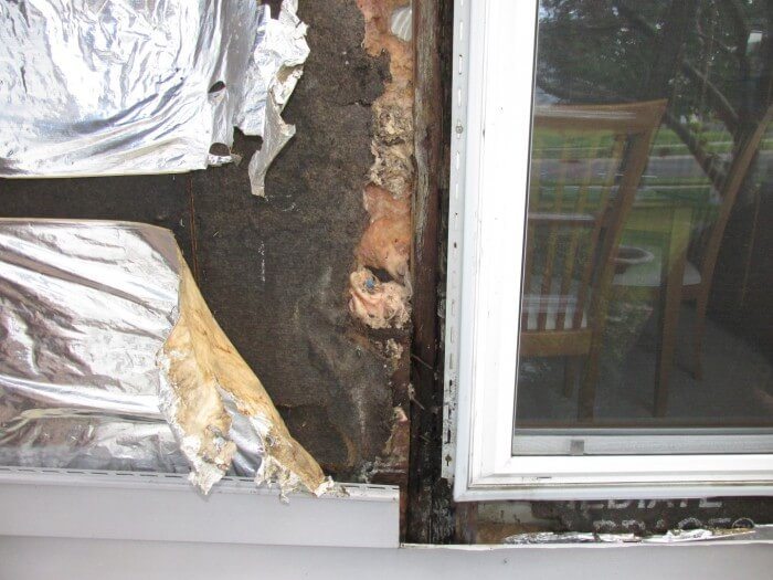 Water damage behind vinyl siding3