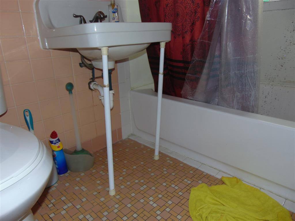 sink supports i bathroom